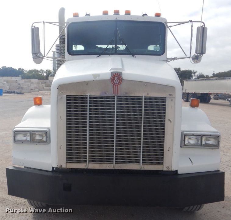 image for item DM5305 2003 Kenworth T800  semi truck