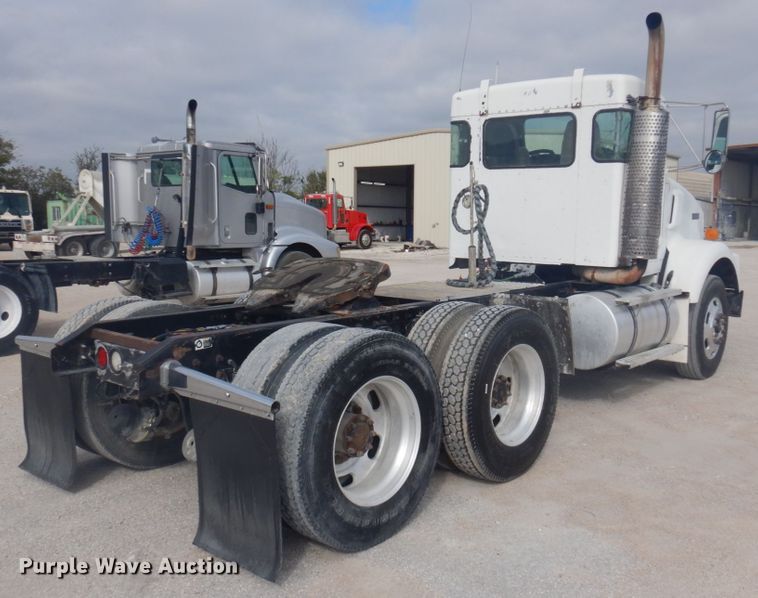 image for item DM5305 2003 Kenworth T800  semi truck