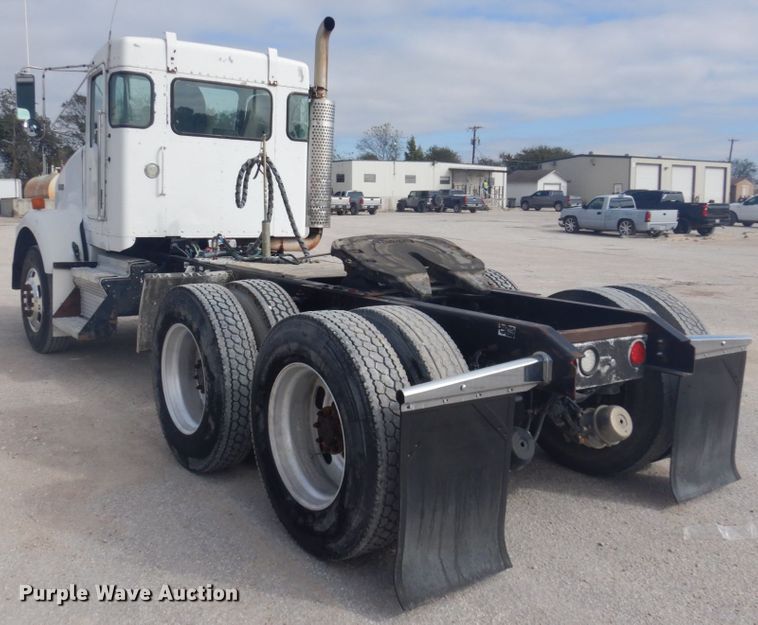 image for item DM5305 2003 Kenworth T800  semi truck