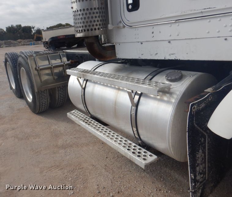 image for item DM5305 2003 Kenworth T800  semi truck