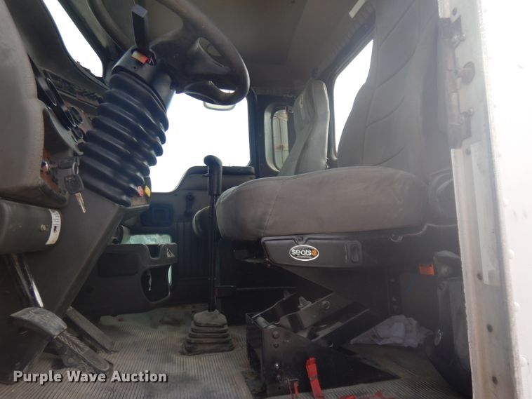 image for item DM5305 2003 Kenworth T800  semi truck