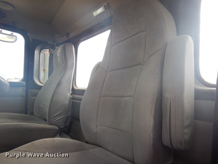 image for item DM5305 2003 Kenworth T800  semi truck