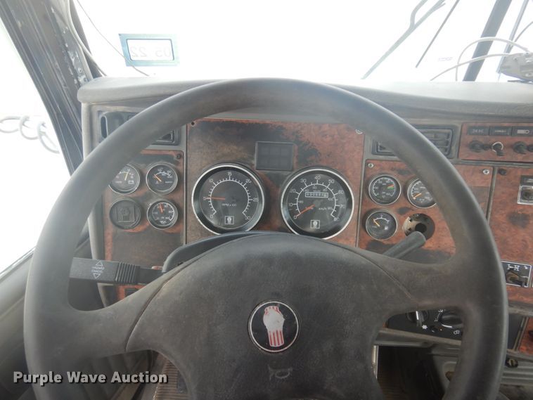 image for item DM5305 2003 Kenworth T800  semi truck