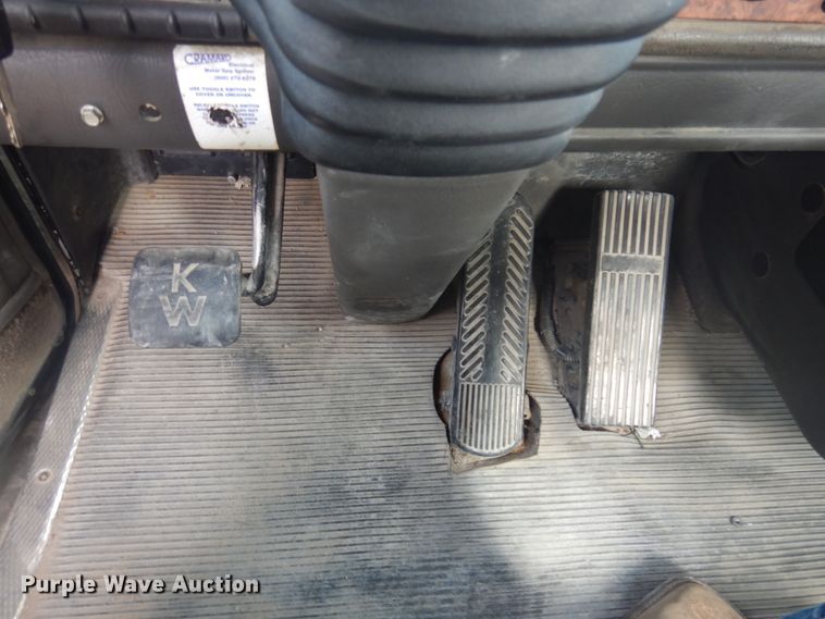 image for item DM5305 2003 Kenworth T800  semi truck