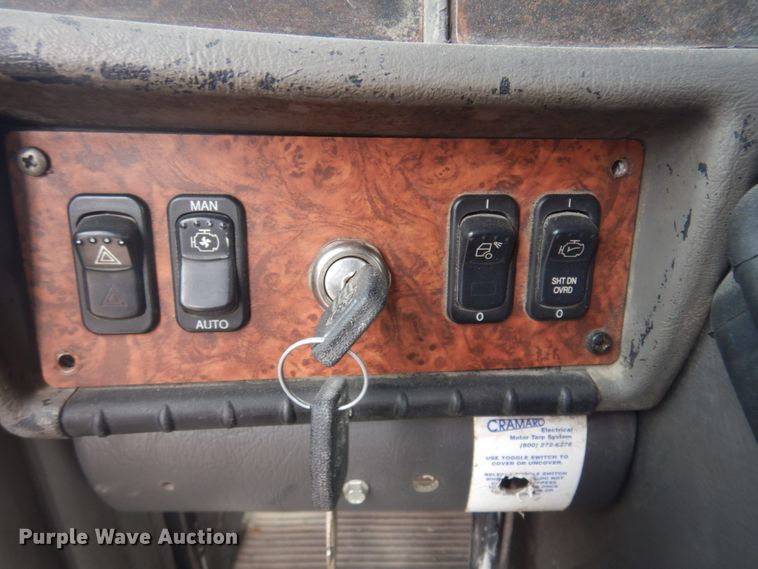 image for item DM5305 2003 Kenworth T800  semi truck