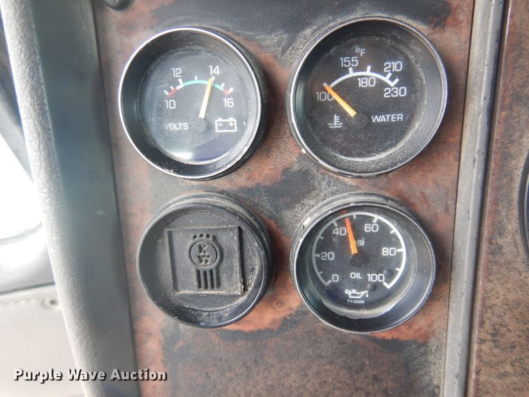 image for item DM5305 2003 Kenworth T800  semi truck