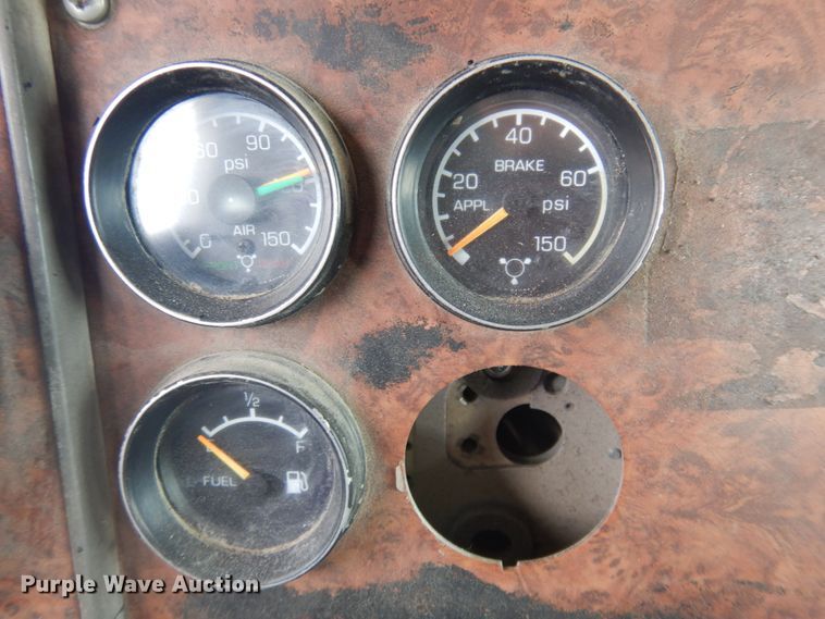 image for item DM5305 2003 Kenworth T800  semi truck