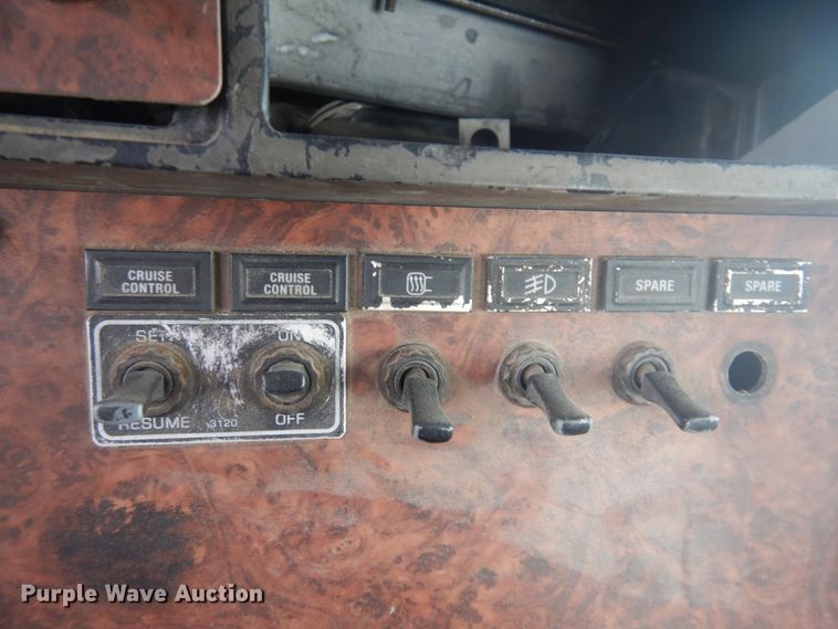 image for item DM5305 2003 Kenworth T800  semi truck