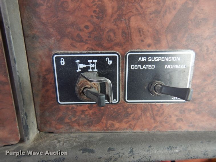 image for item DM5305 2003 Kenworth T800  semi truck