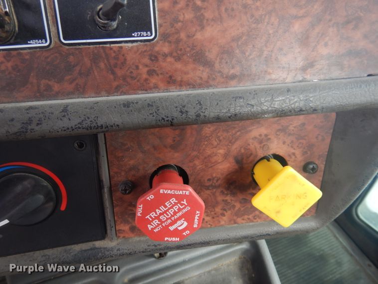 image for item DM5305 2003 Kenworth T800  semi truck