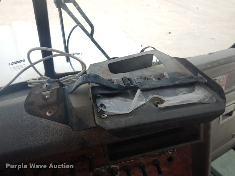 image for item DM5305 2003 Kenworth T800  semi truck