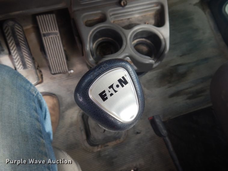 image for item DM5305 2003 Kenworth T800  semi truck