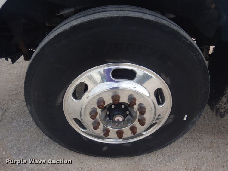 image for item DM5305 2003 Kenworth T800  semi truck