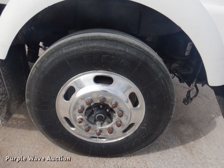 image for item DM5305 2003 Kenworth T800  semi truck