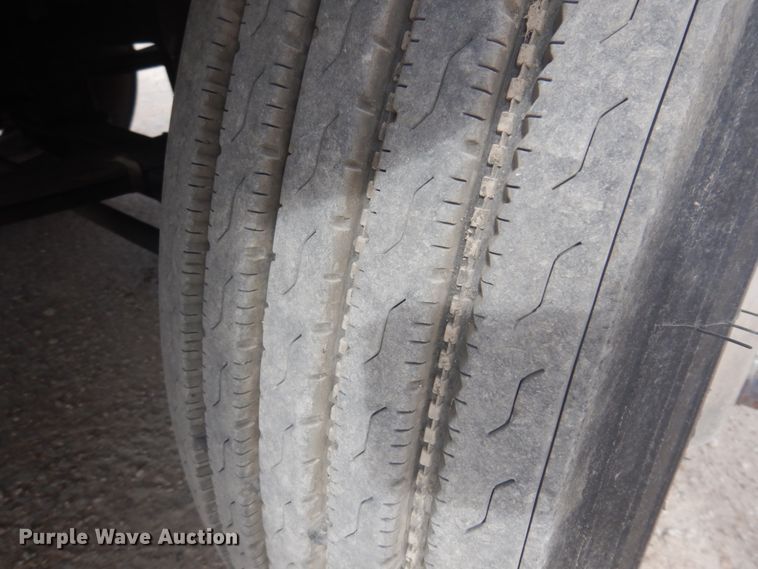 image for item DM5305 2003 Kenworth T800  semi truck