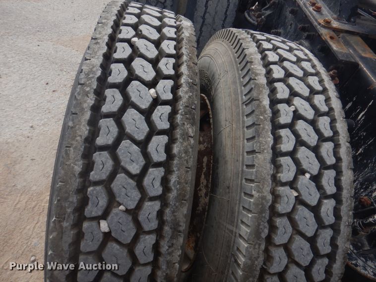 image for item DM5305 2003 Kenworth T800  semi truck