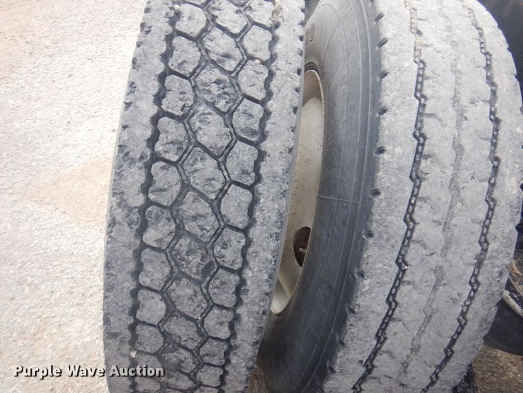 image for item DM5305 2003 Kenworth T800  semi truck