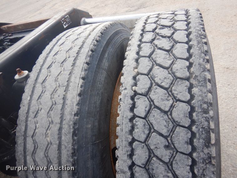 image for item DM5305 2003 Kenworth T800  semi truck