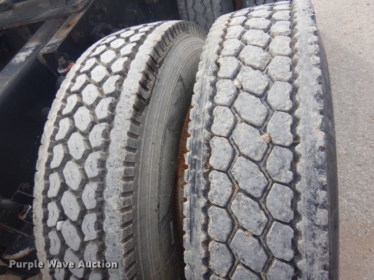 image for item DM5305 2003 Kenworth T800  semi truck