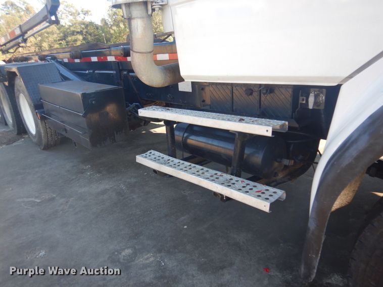 image for item DM5306 2002 Freightliner FL112  roll-off container truck