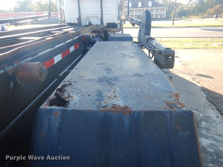 image for item DM5306 2002 Freightliner FL112  roll-off container truck