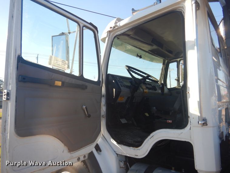 image for item DM5306 2002 Freightliner FL112  roll-off container truck