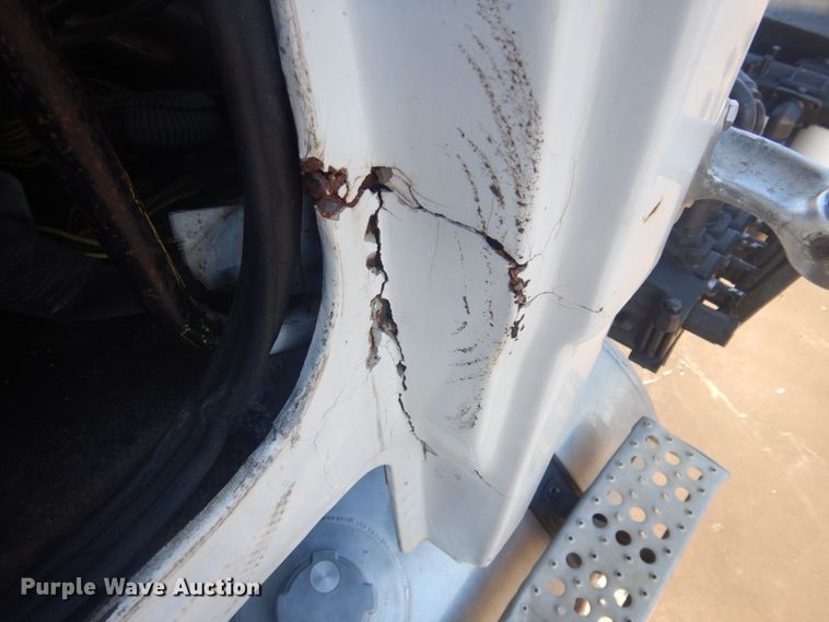 image for item DM5306 2002 Freightliner FL112  roll-off container truck