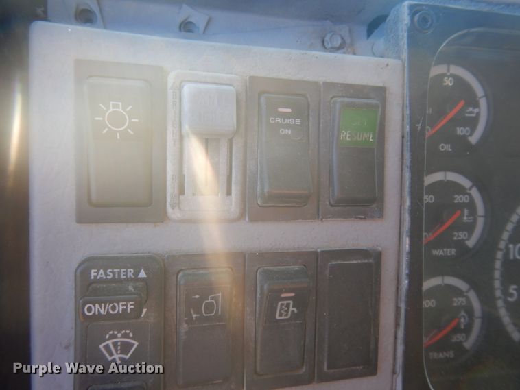 image for item DM5306 2002 Freightliner FL112  roll-off container truck