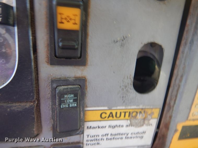 image for item DM5306 2002 Freightliner FL112  roll-off container truck