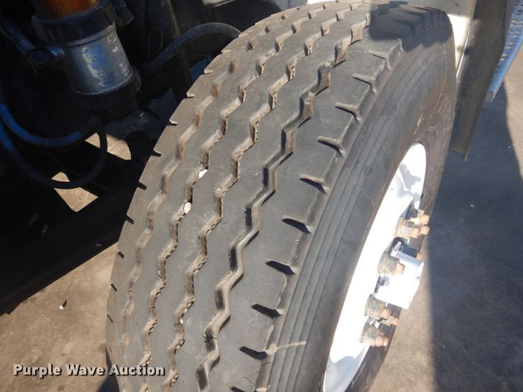 image for item DM5306 2002 Freightliner FL112  roll-off container truck