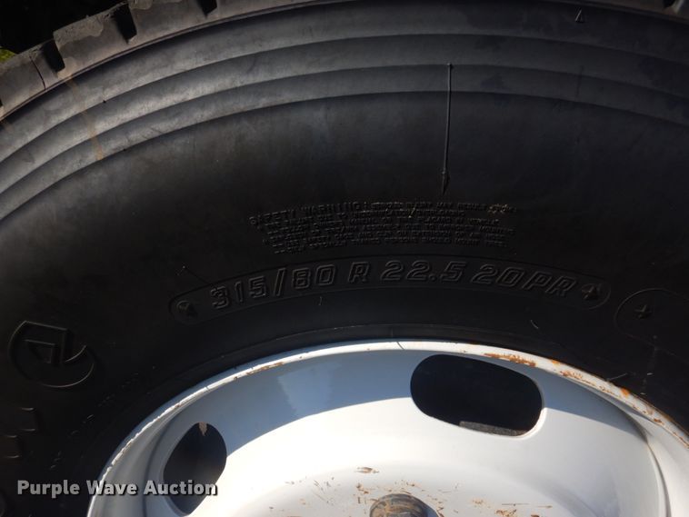 image for item DM5306 2002 Freightliner FL112  roll-off container truck