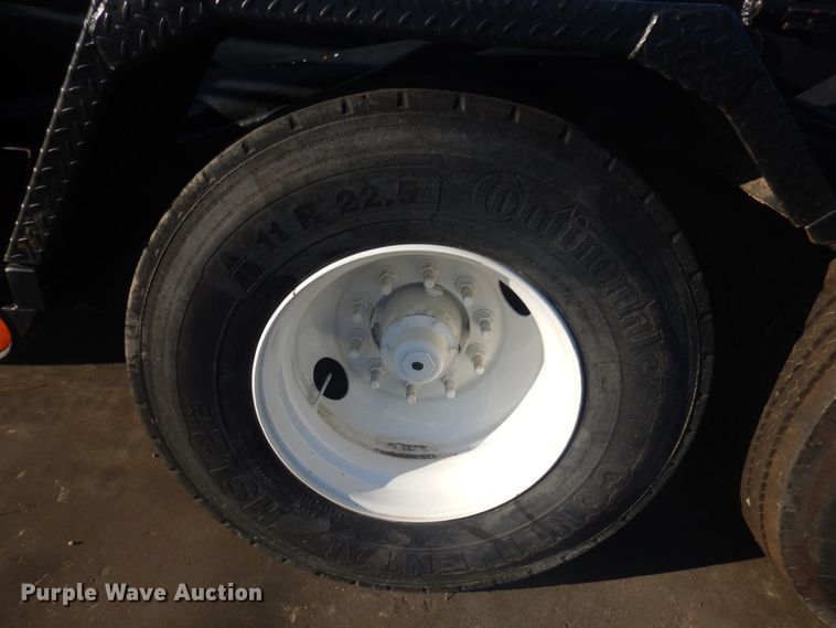 image for item DM5306 2002 Freightliner FL112  roll-off container truck