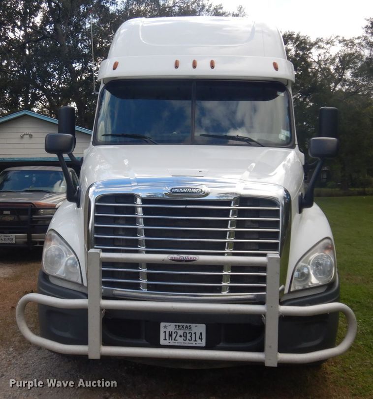 image for item DM5317 2016 Freightliner Cascadia 125  semi truck