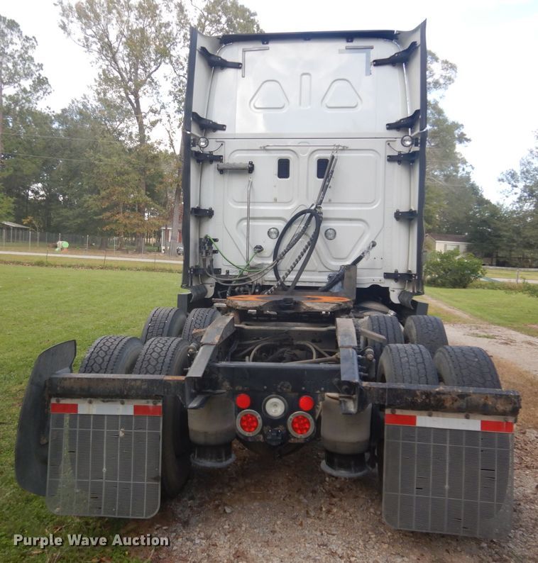 image for item DM5317 2016 Freightliner Cascadia 125  semi truck