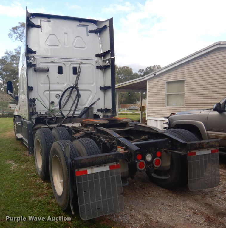 image for item DM5317 2016 Freightliner Cascadia 125  semi truck