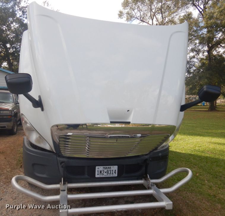 image for item DM5317 2016 Freightliner Cascadia 125  semi truck