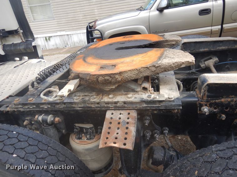 image for item DM5317 2016 Freightliner Cascadia 125  semi truck