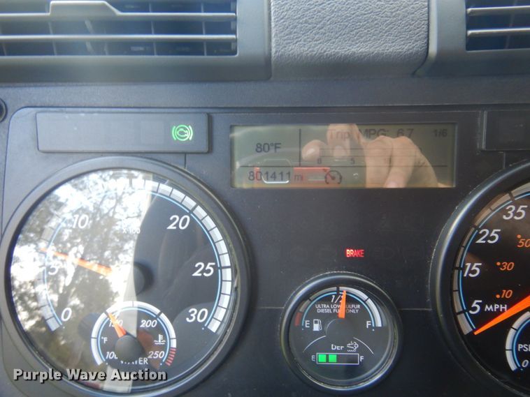 image for item DM5317 2016 Freightliner Cascadia 125  semi truck