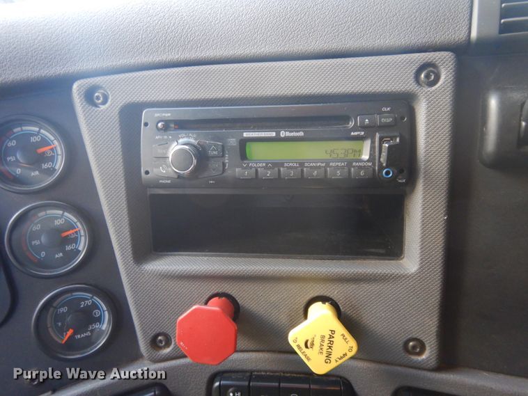 image for item DM5317 2016 Freightliner Cascadia 125  semi truck