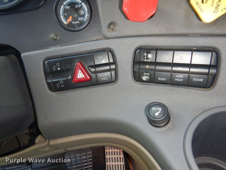 image for item DM5317 2016 Freightliner Cascadia 125  semi truck