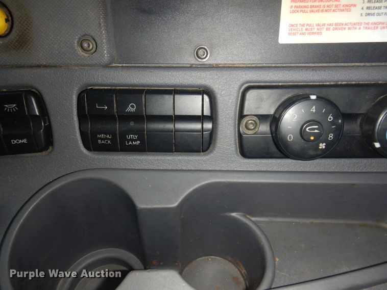 image for item DM5317 2016 Freightliner Cascadia 125  semi truck