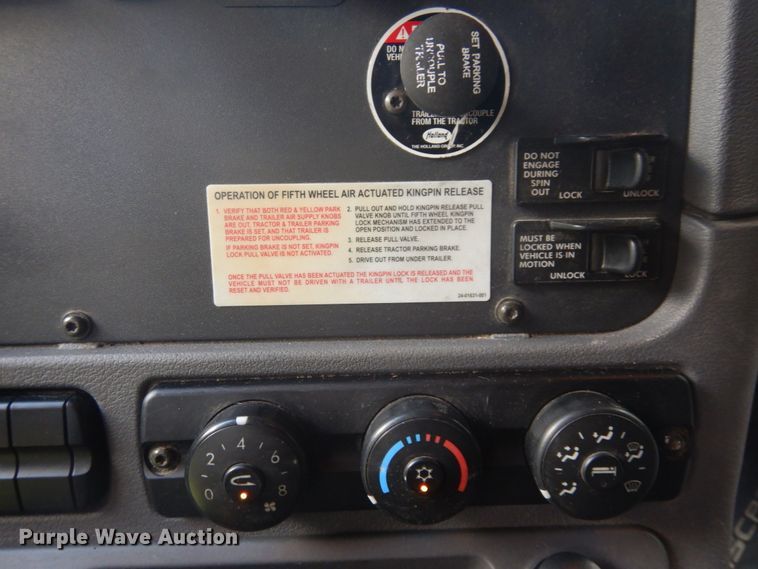 image for item DM5317 2016 Freightliner Cascadia 125  semi truck