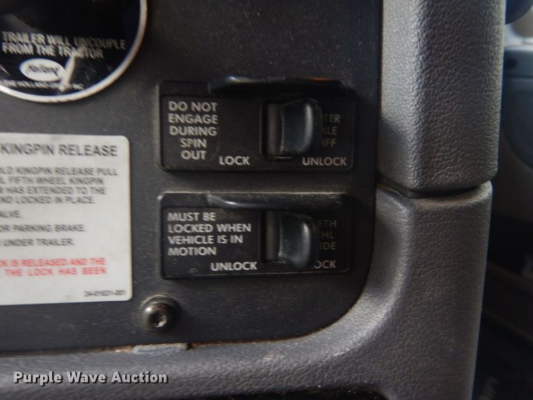 image for item DM5317 2016 Freightliner Cascadia 125  semi truck