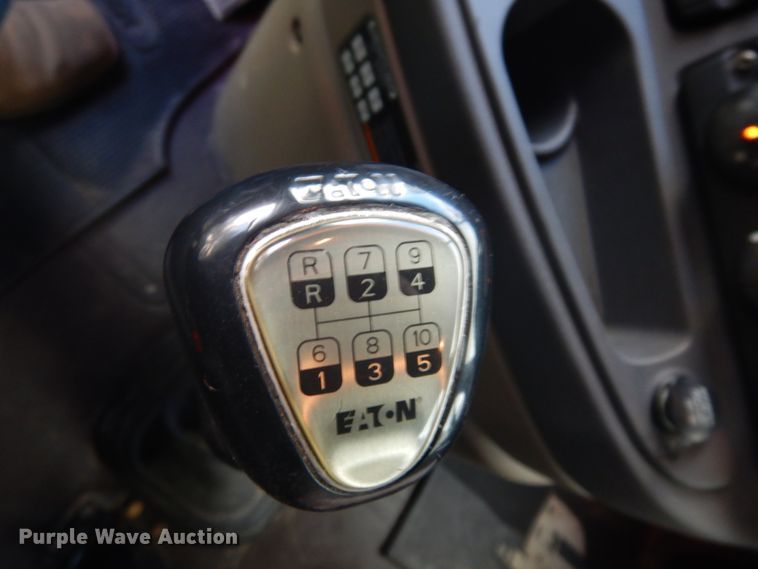 image for item DM5317 2016 Freightliner Cascadia 125  semi truck