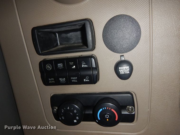 image for item DM5317 2016 Freightliner Cascadia 125  semi truck