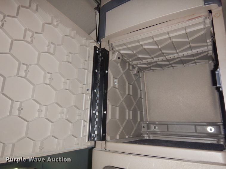 image for item DM5317 2016 Freightliner Cascadia 125  semi truck