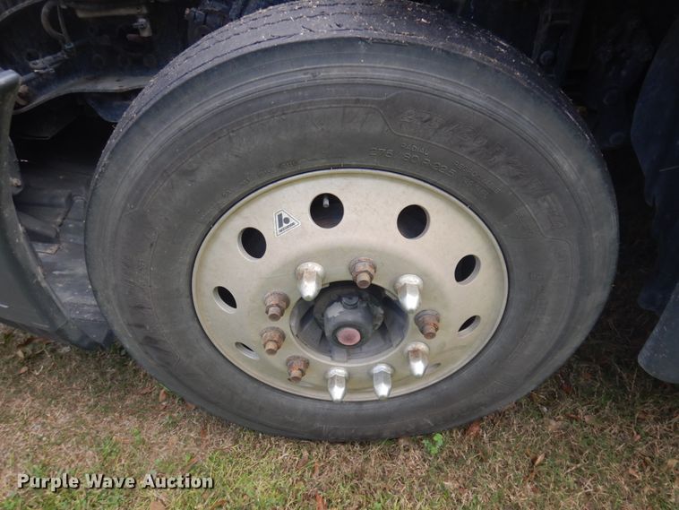 image for item DM5317 2016 Freightliner Cascadia 125  semi truck