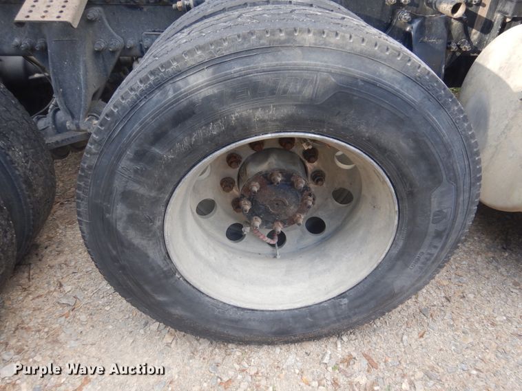 image for item DM5317 2016 Freightliner Cascadia 125  semi truck