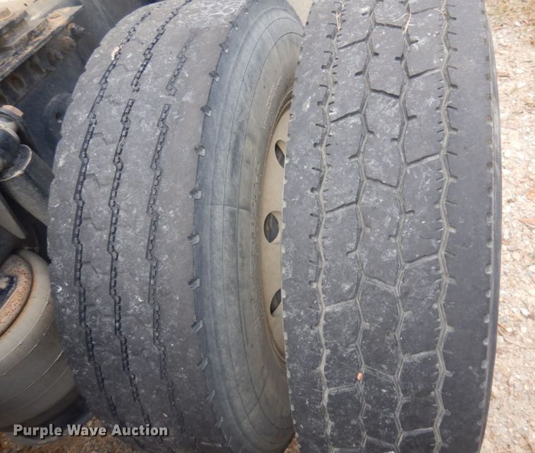 image for item DM5317 2016 Freightliner Cascadia 125  semi truck