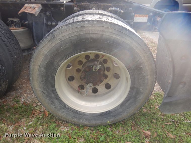 image for item DM5317 2016 Freightliner Cascadia 125  semi truck